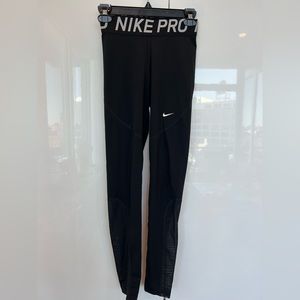 Nike Pro 7/8 leggings with mesh inserts - size S
